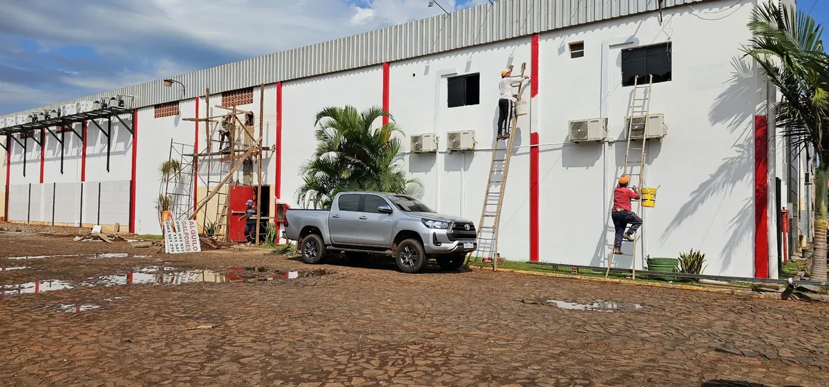 Fachada del depósito de Kzero en Ciudad del Este