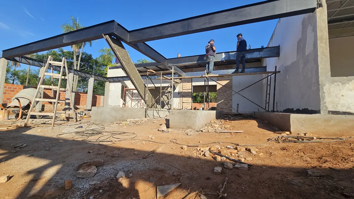 Montaje de la estructura metálica de la cubierta